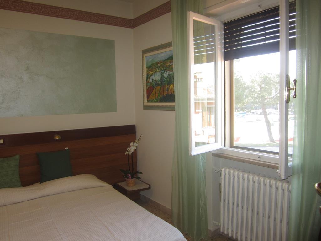 Albergo Trattoria Fioravante Peschiera del Garda Chambre photo