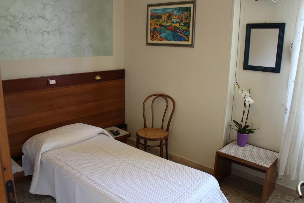 Albergo Trattoria Fioravante Peschiera del Garda Chambre photo